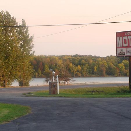 Long Sault Lion Motel מראה חיצוני תמונה