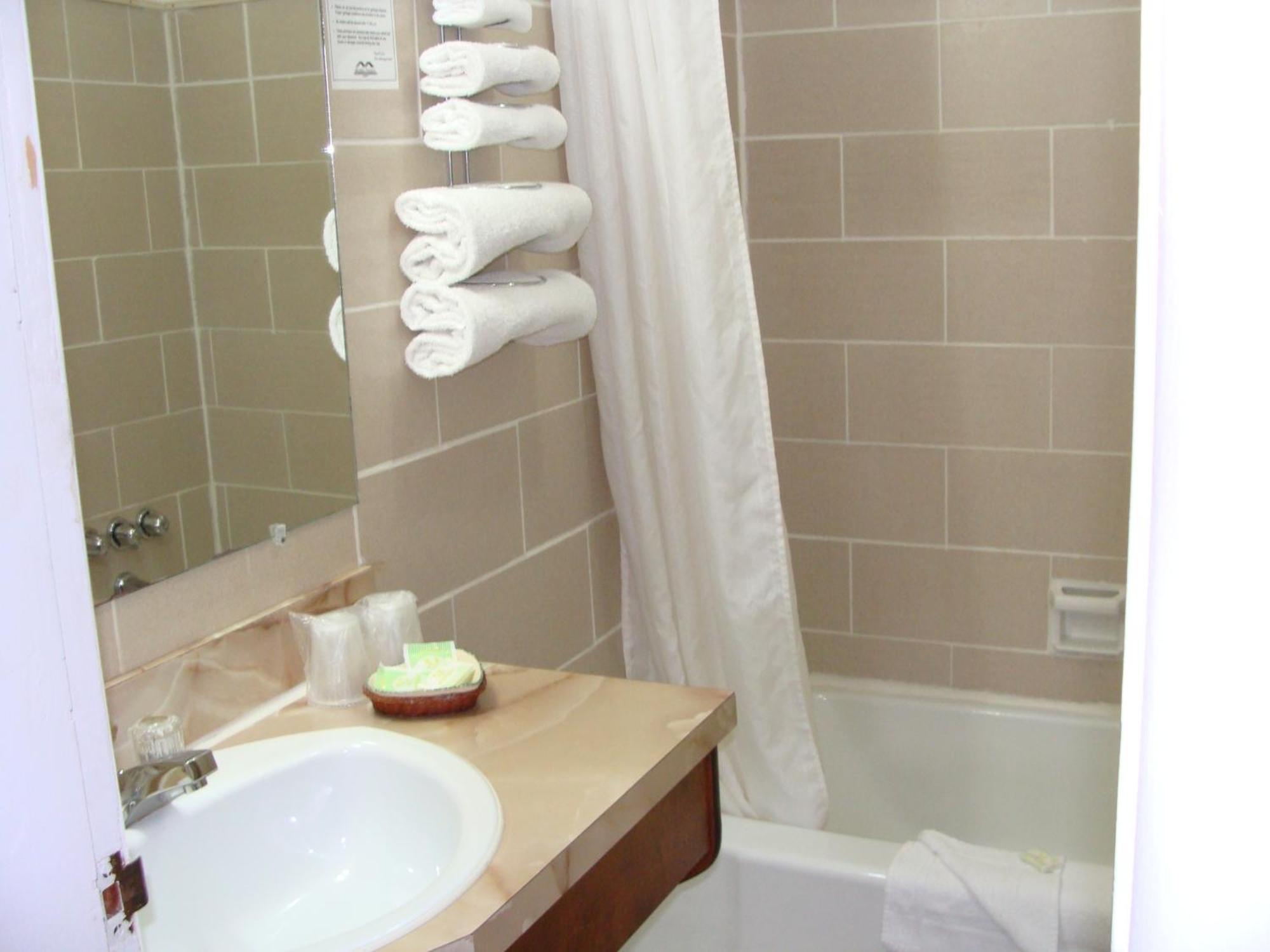 Long Sault Lion Motel מראה חיצוני תמונה