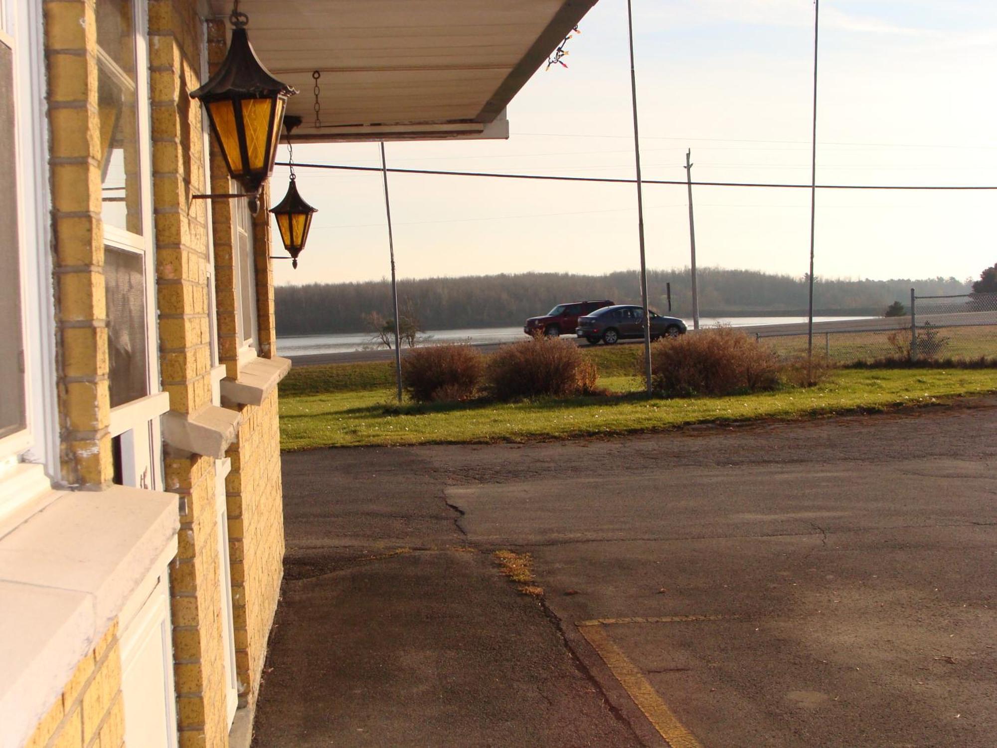 Long Sault Lion Motel מראה חיצוני תמונה