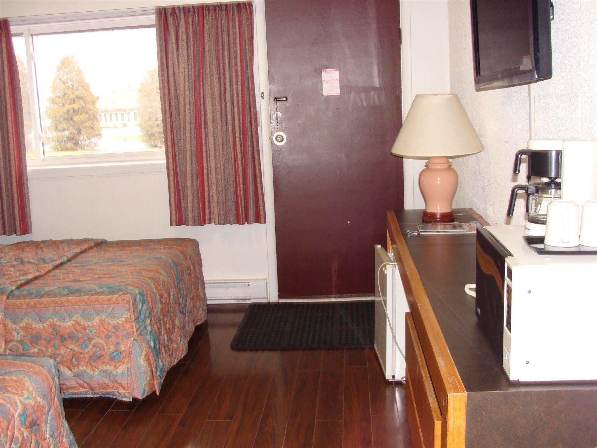 Long Sault Lion Motel מראה חיצוני תמונה